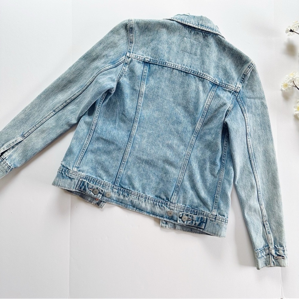 NEW Old Navy Women’s Blue Distressed Oversized Denim Jacket - Picture 4 of 5